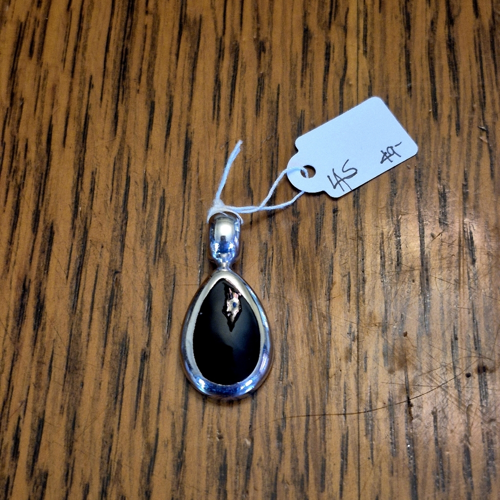 ATI 925 Mexico.  Elegant Black Onyx Teardrop Pendant.   IT IS TWO INCHES!